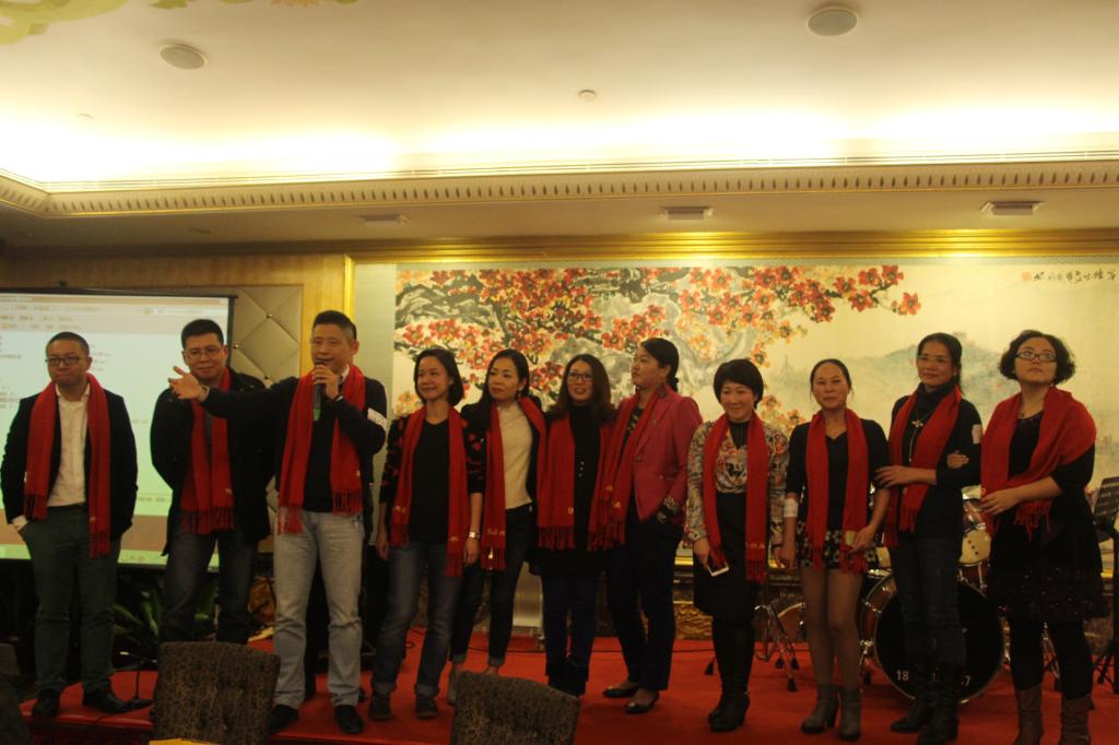 员工们倾情表演